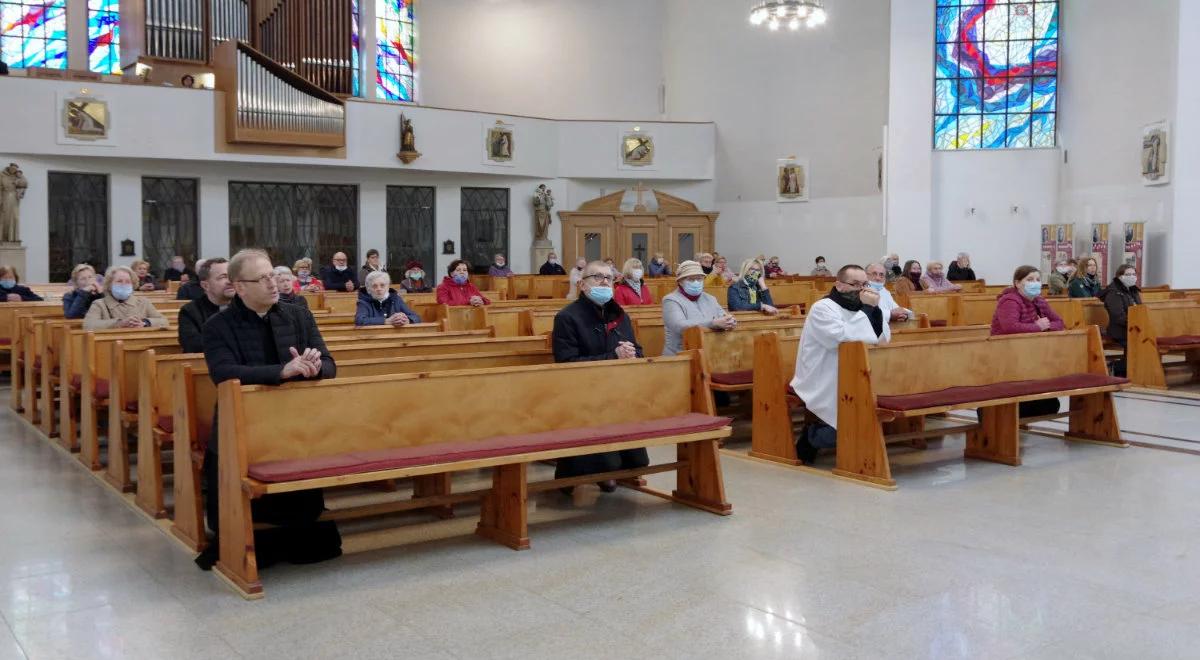 "W kościołach ściśle przestrzegajmy zaleceń sanitarnych". Apel przewodniczącego KEP