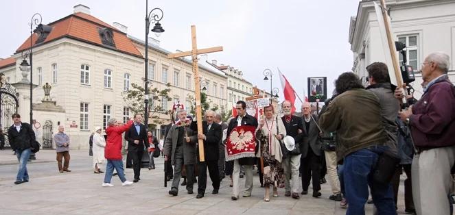 Pochód w 17. miesięcznicę. "Jarosław, Jarosław"