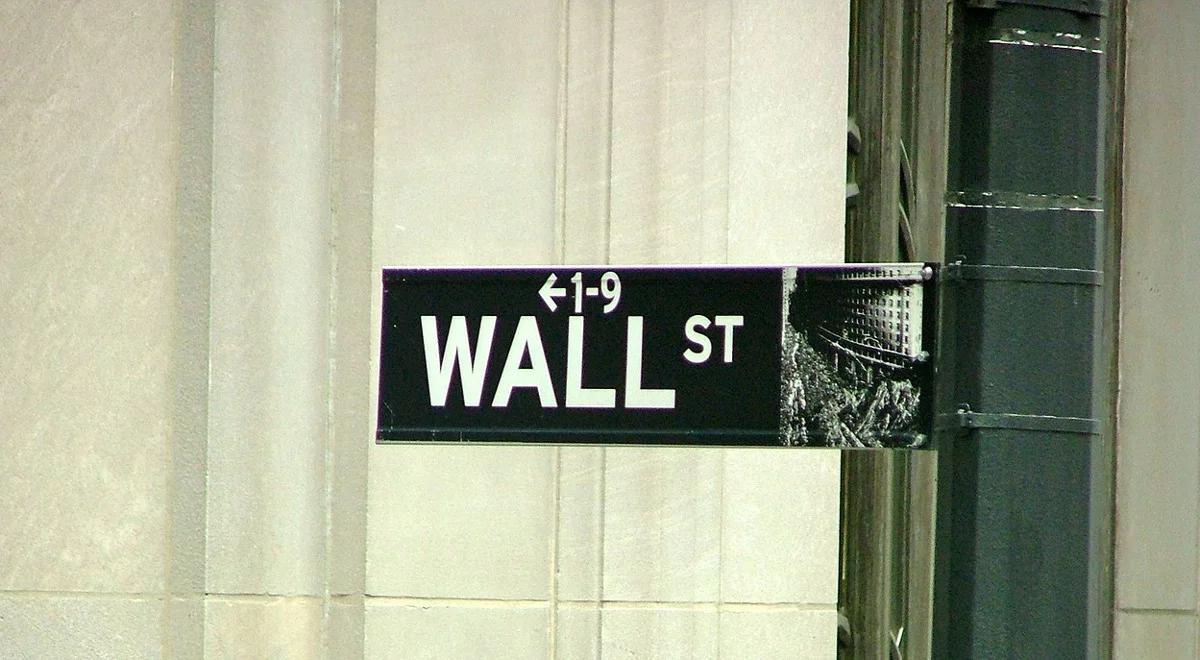 Lekkie spadki na Wall Street