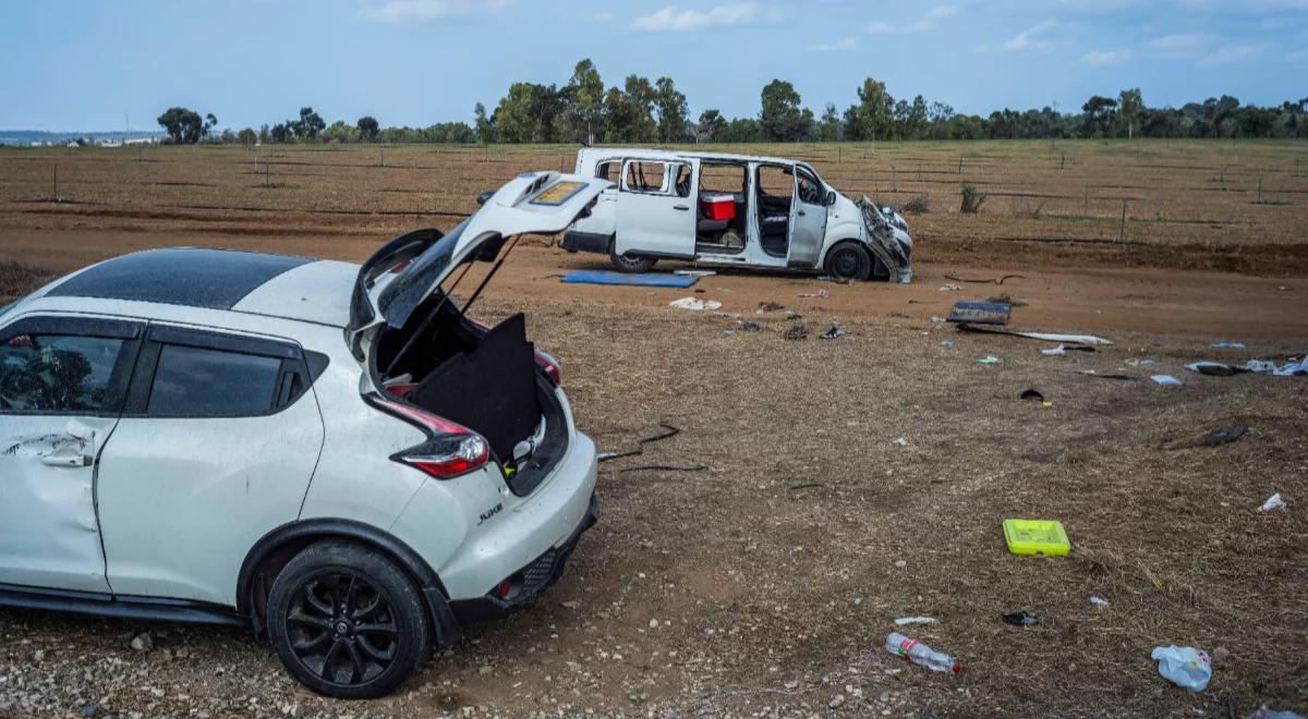 Atak Hamasu na Izrael. Auta, w których zginęli Izraelczycy trafią do dołów grobowych 