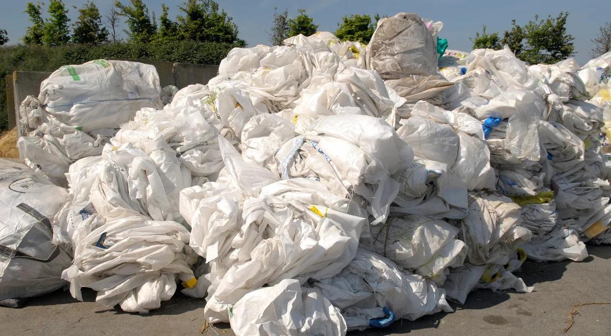 Utylizacja folii rolniczej z nowym dofinansowaniem. Wkrótce rusza nabór wniosków o wsparcie w zagospodarowaniu odpadów