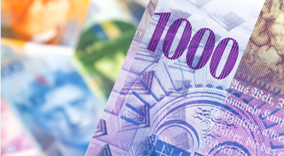 Złoty w czwartek stracił wobec euro i franka