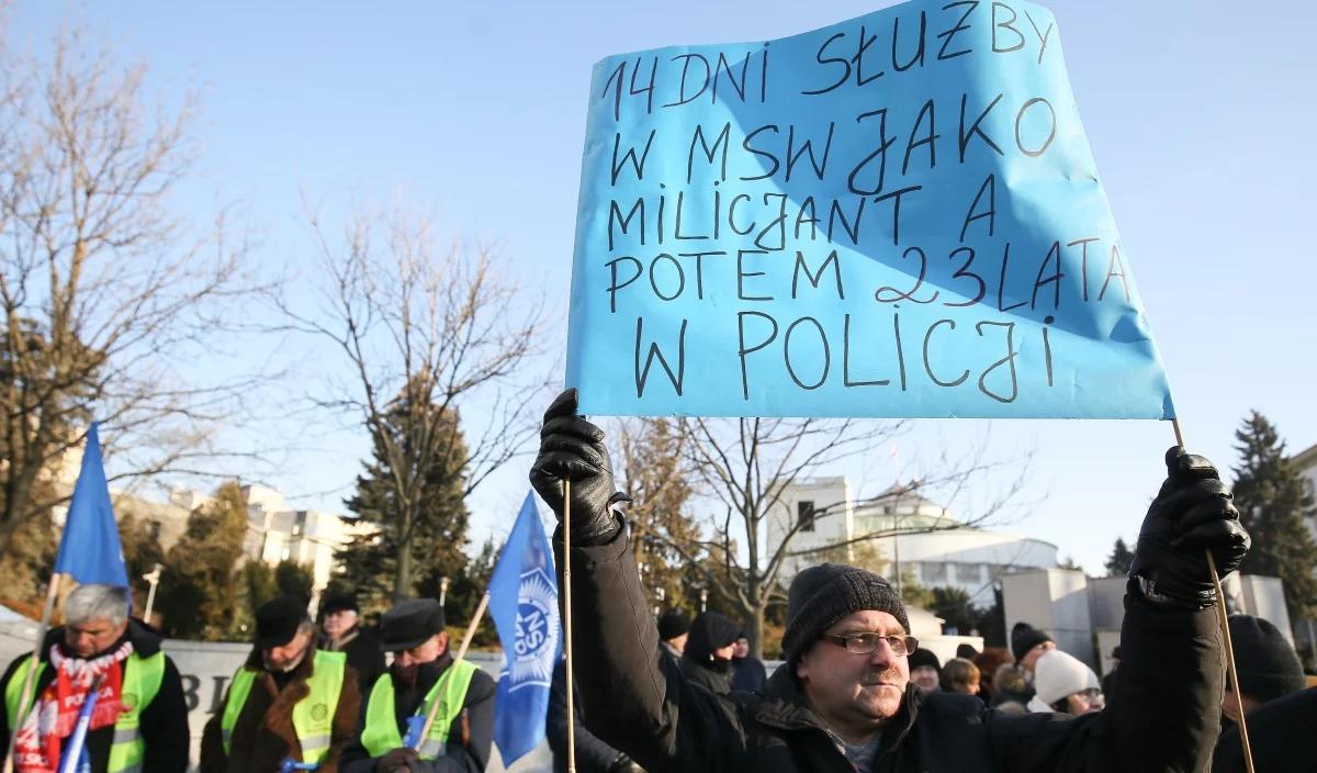 "Bronicie tych, którzy byli oprawcami". Warszawski radny PiS odpowiada Lewicy