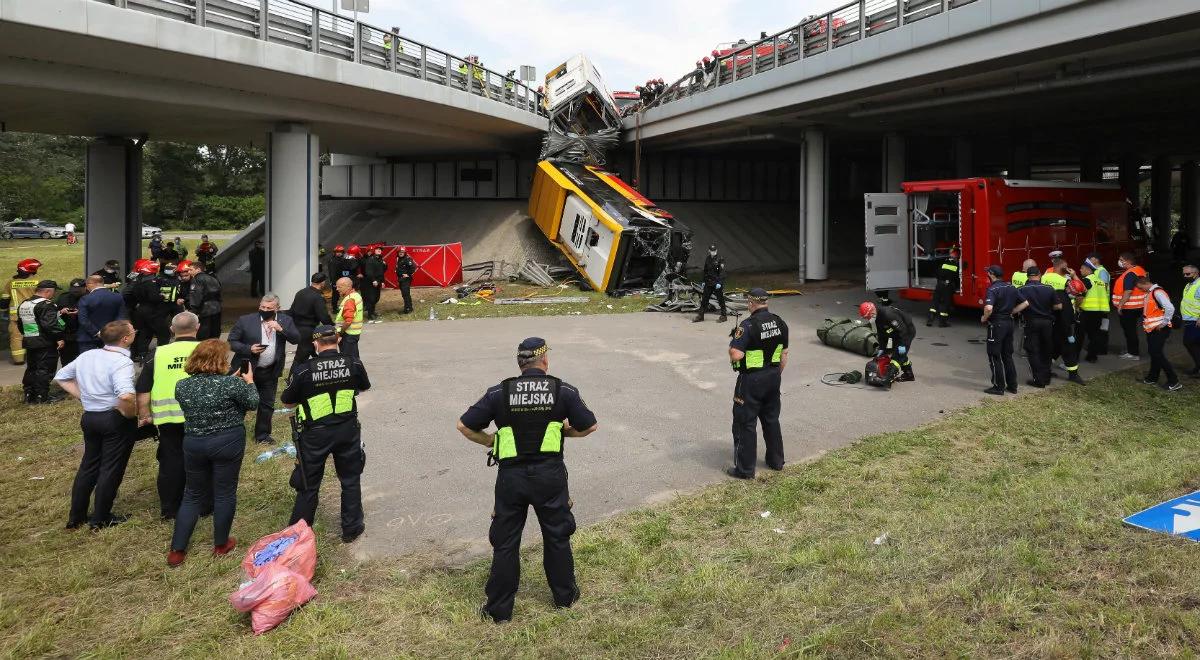 Autobus miał "czarną skrzynkę" i kamerę w kabinie. Urządzenia pomogą wyjaśnić przyczynę wypadku