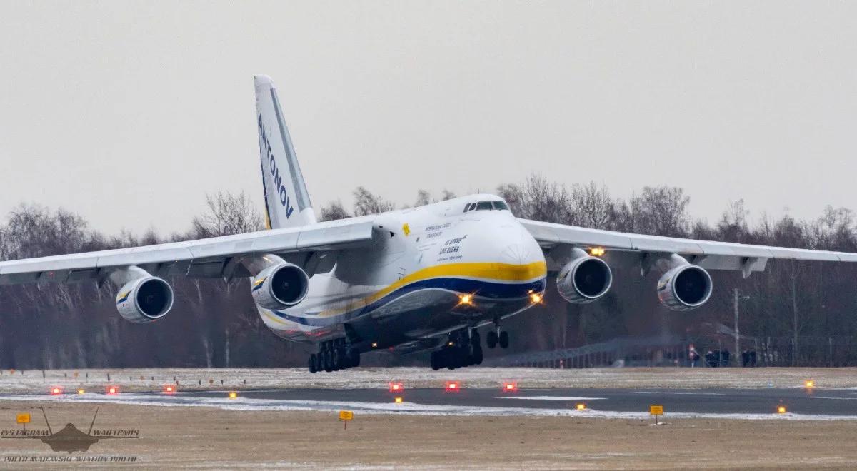 Największy samolot transportowy świata na łódzkim lotnisku. Co było na pokładzie giganta?