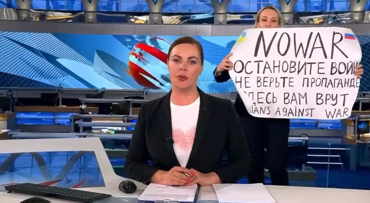 Heroiczny protest w rosyjskiej telewizji. Nagle na wizję wbiegła dziennikarka z transparentem