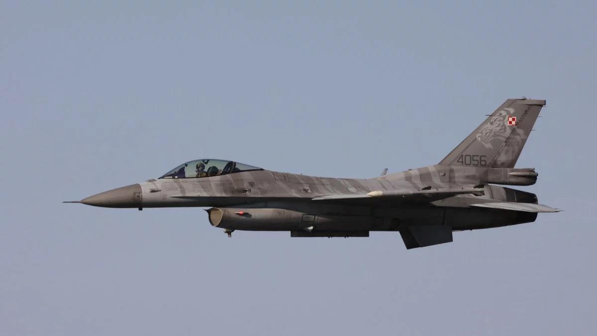 Rozmowa pilota F-16 z wieżą kontroli lotów w Radomiu. TVN24 dotarł do nagrania