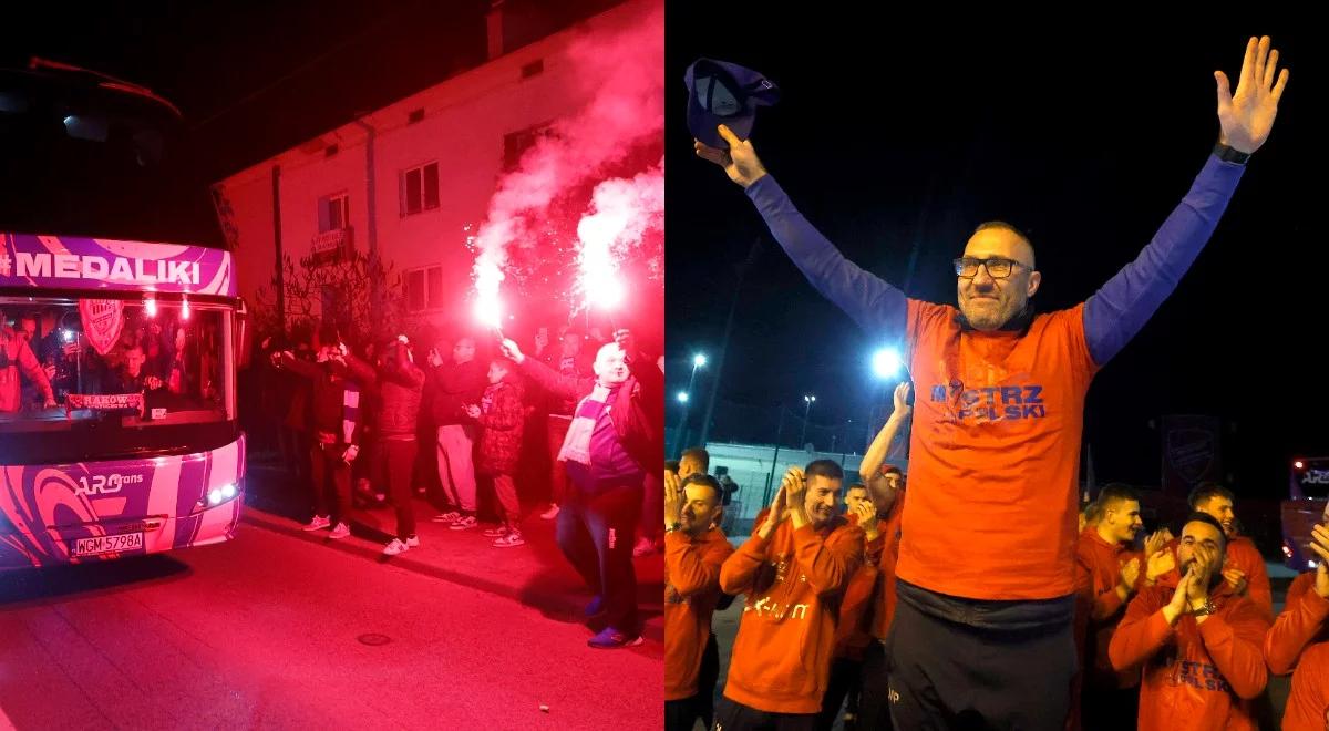 Ekstraklasa: szaleństwo w Częstochowie! Tak kibice Rakowa przywitali mistrzów Polski [WIDEO]