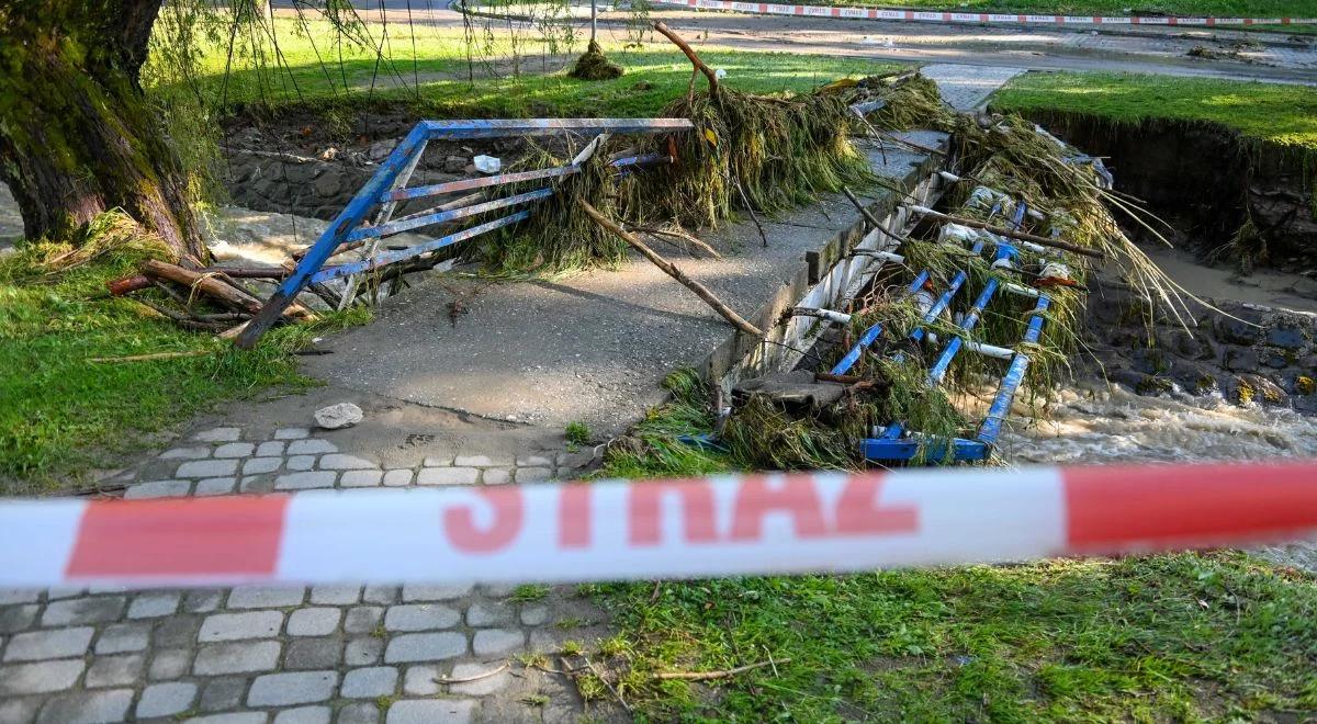 Ulewne deszcze w Polsce. Premier rozmawiał z wojewodami. "Służby monitorują sytuację"