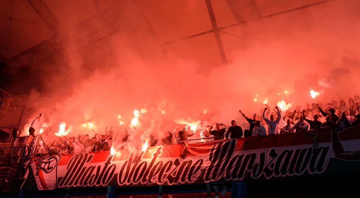Ekstraklasa: na stadionach piłkarskich bezpiecznie, ale problemem pozostaje pirotechnika. Wyniki raportu policji 