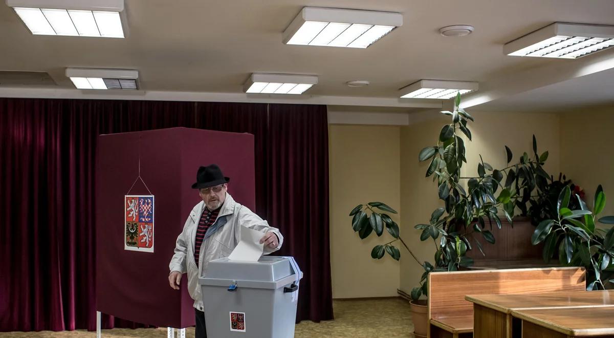 Czechy: Trwa druga tura wyborów prezydenckich