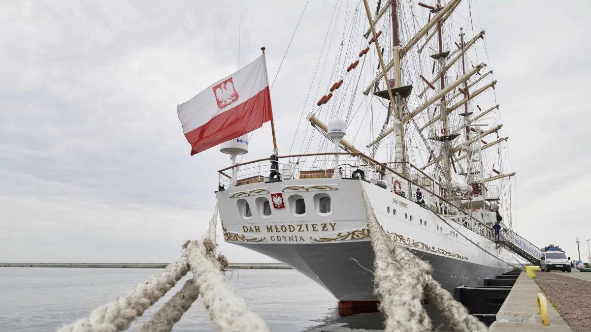 "Dar Młodzieży" wyruszy w wielki rejs promujący Polskę