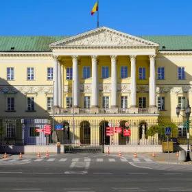 Miał przyjąć 20 tys. zł łapówki. Warszawski urzędnik usłyszał zarzut