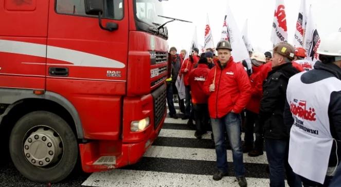 Trwa głodówka i strajk okupacyjny górników. Blokady dróg na Śląsku