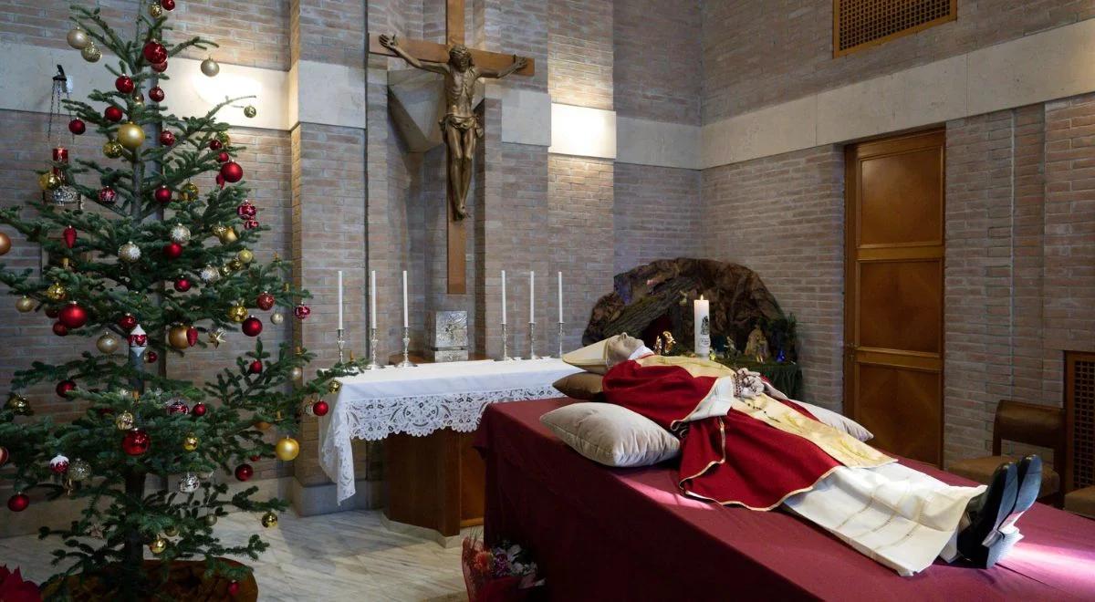 Śmierć Benedykta XVI. Ciało emerytowanego papieża zostało wystawione w kaplicy Mater Ecclesiae