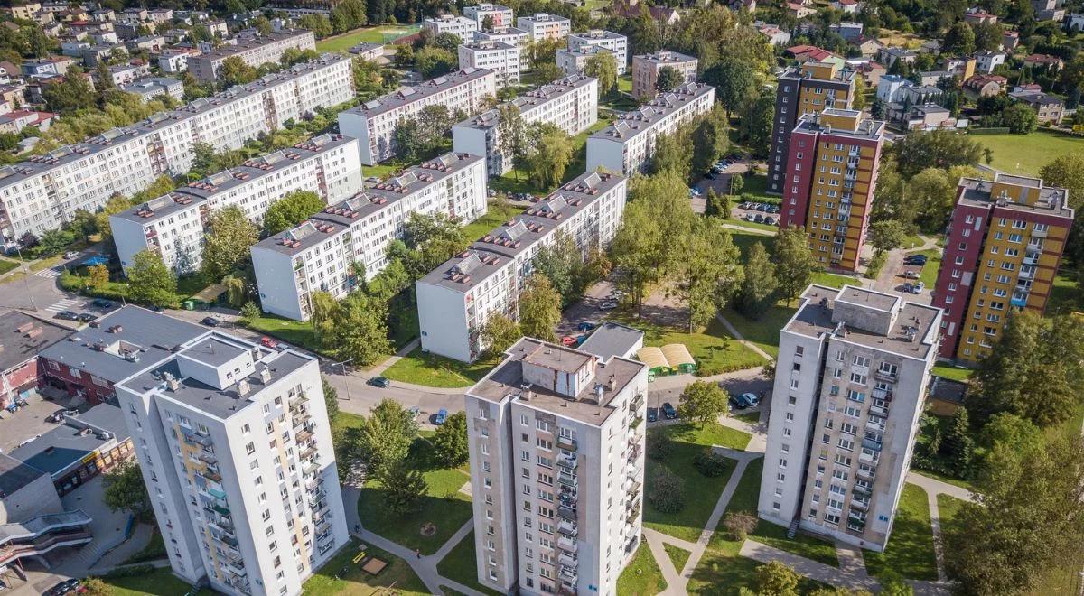 "Przyjazne osiedle". Zapytaliśmy mieszkańców blokowisk o program PiS. "Remonty są potrzebne"