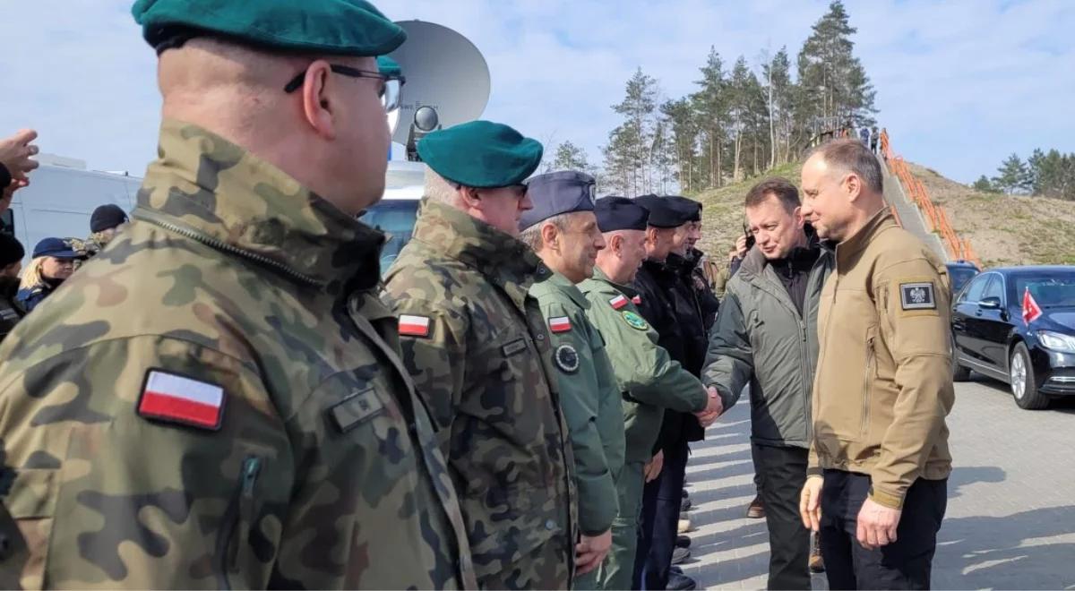 ZALEW-23. Ćwiczenia wojska w rejonie Mierzei Wiślanej obserwowali prezydent Duda i szef MON