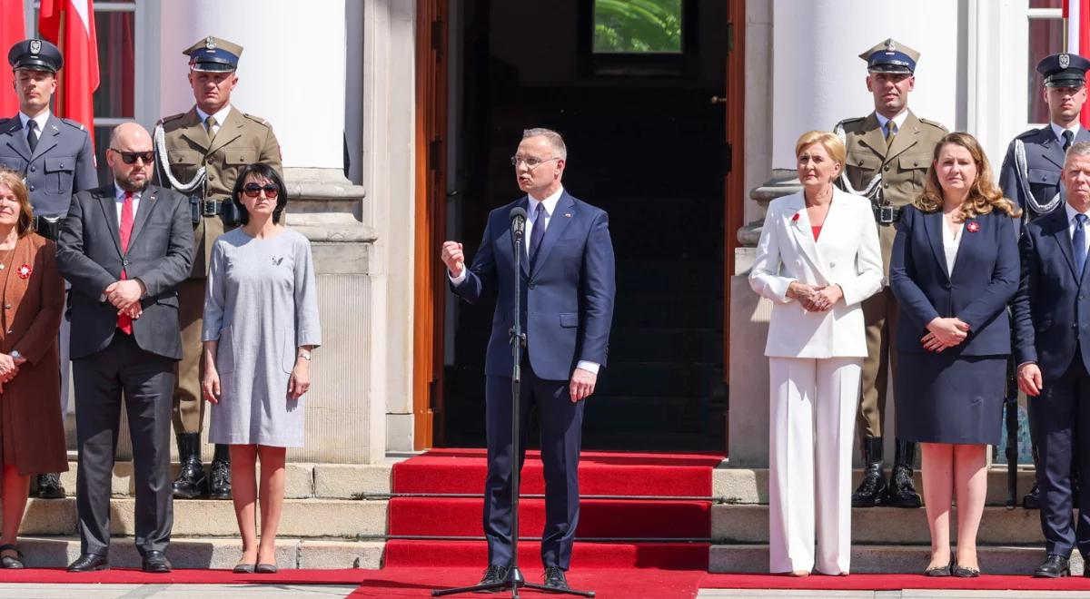 Prezydent Duda o polskiej fladze. "Pod tymi barwami zawsze idziemy"