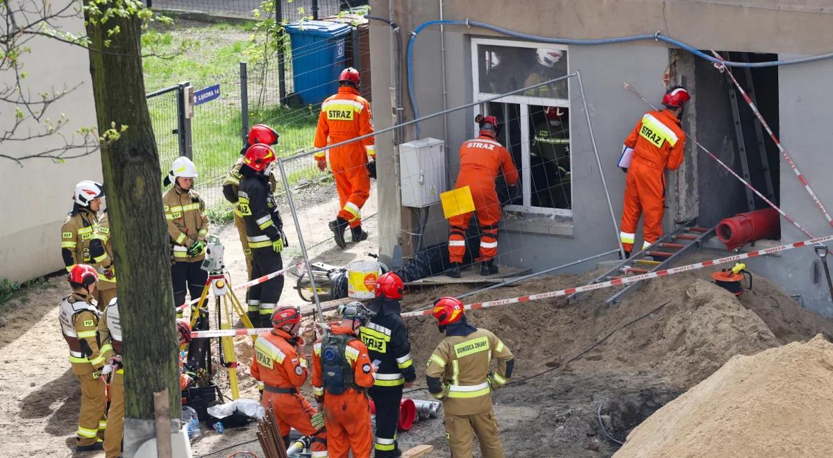 Łódź. Pod gruzowiskiem zawalonej ściany znaleziono ciało 52-latka