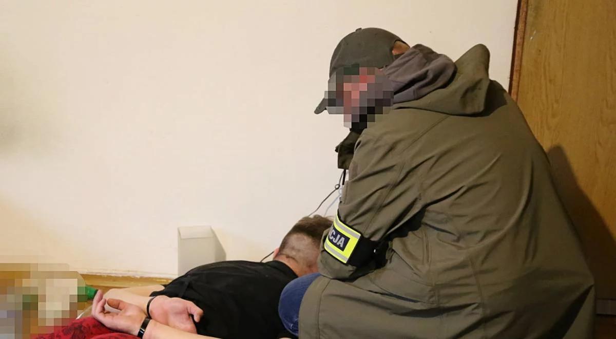 27-latek w rękach policji.  Nieoficjalnie: to brat poszukiwanego ws. zabójstwa na Nowym Świecie
