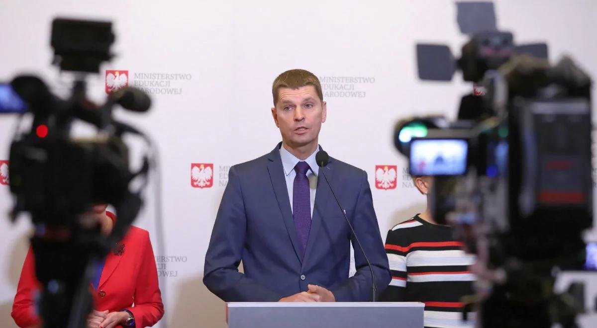 Szef MEN: 6 proc. podwyżki dla nauczycieli w drugiej połowie 2020 r.
