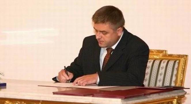 Pomaga przy otwieraniu zawodów. Ma 22 tys. miesięcznie