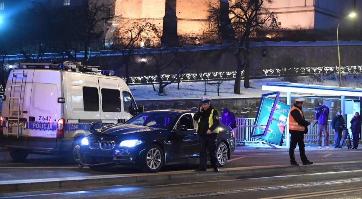 Warszawa: auto wjechało w przystanek i raniło cztery osoby. Przywrócono ruch na trasie W-Z