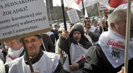 Protest emerytów i rencistów. "Donaldzie Tusku gdzie twoje cuda?"