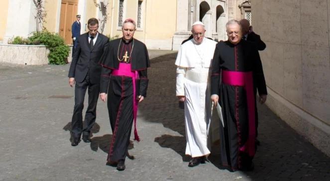 Ukraiński hierarcha: papież skromny na pokaz