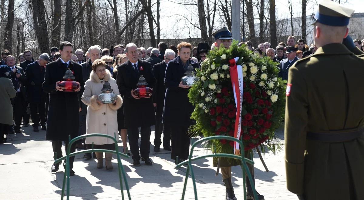"Pustka zostaje na zawsze". Polska delegacja na miejscu tragedii w Smoleńsku