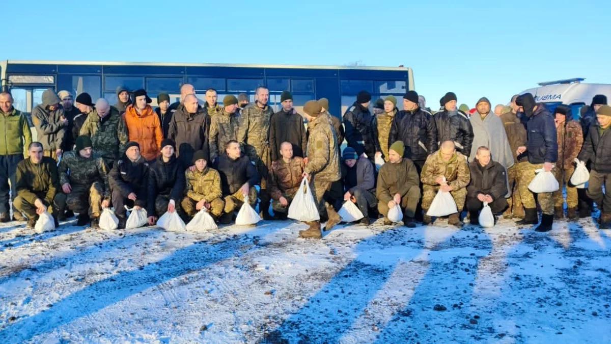 Duża wymiana jeńców między Rosją a Ukrainą. Dzielni obrońcy wrócili do ojczyzny