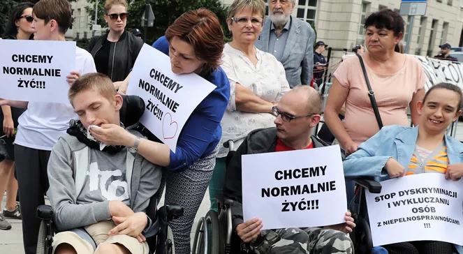 Protest osób niepełnosprawnych zawieszony. Bilans 