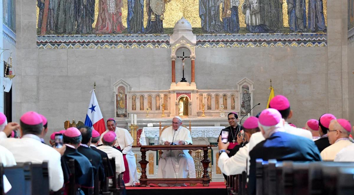 Franciszek: Kościół potrzebuje pokory i ubóstwa, a nie wyniosły i pełen pychy