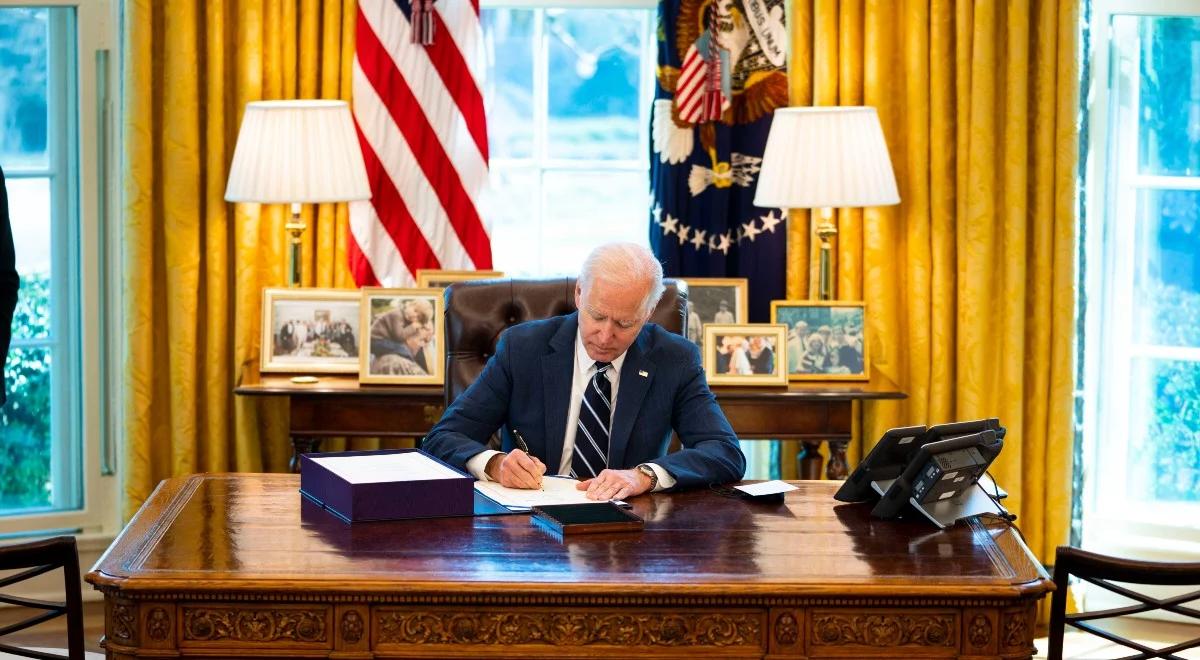 "Historyczna ustawa". Prezydent USA podpisał pakiet stymulacyjny o wartości 1,9 bln dolarów