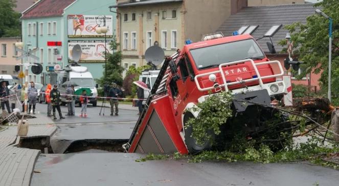 Potężne nawałnice nad Polską. Wichury, ulewy, podtopienia