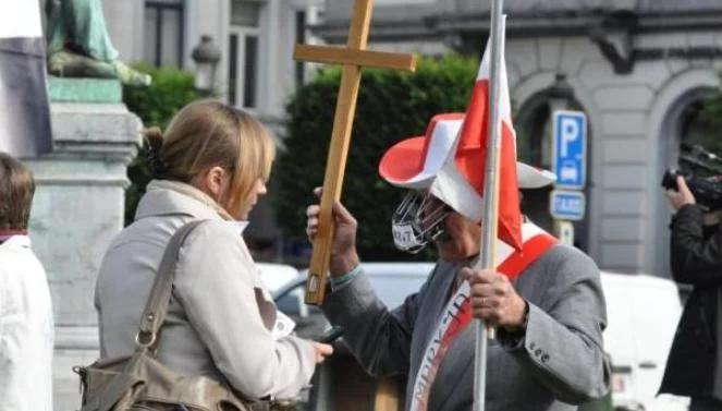 "Hańba" i kagańce. Walczą o TV Trwam w Brukseli