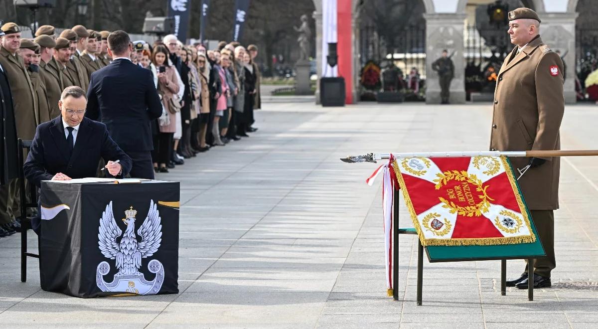 Wręczenie sztandaru Dowództwu WOT. Prezydent Duda: sprawdziliście się, byliście blisko i zawsze gotowi