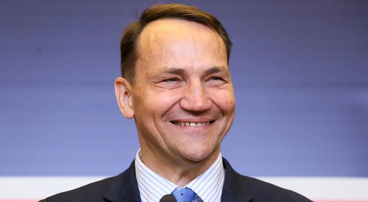 Sikorski upomina bp. Długosza i Meringa. "Niech zrzuci sukienkę i zapisze się do PiS-u"