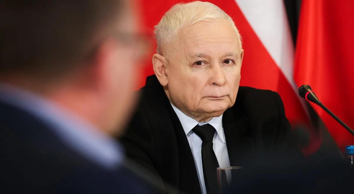 Nowe wątki ws. Pegasusa. Kaczyński: banda złodziei, która teraz jest u władzy, dostaje histerii