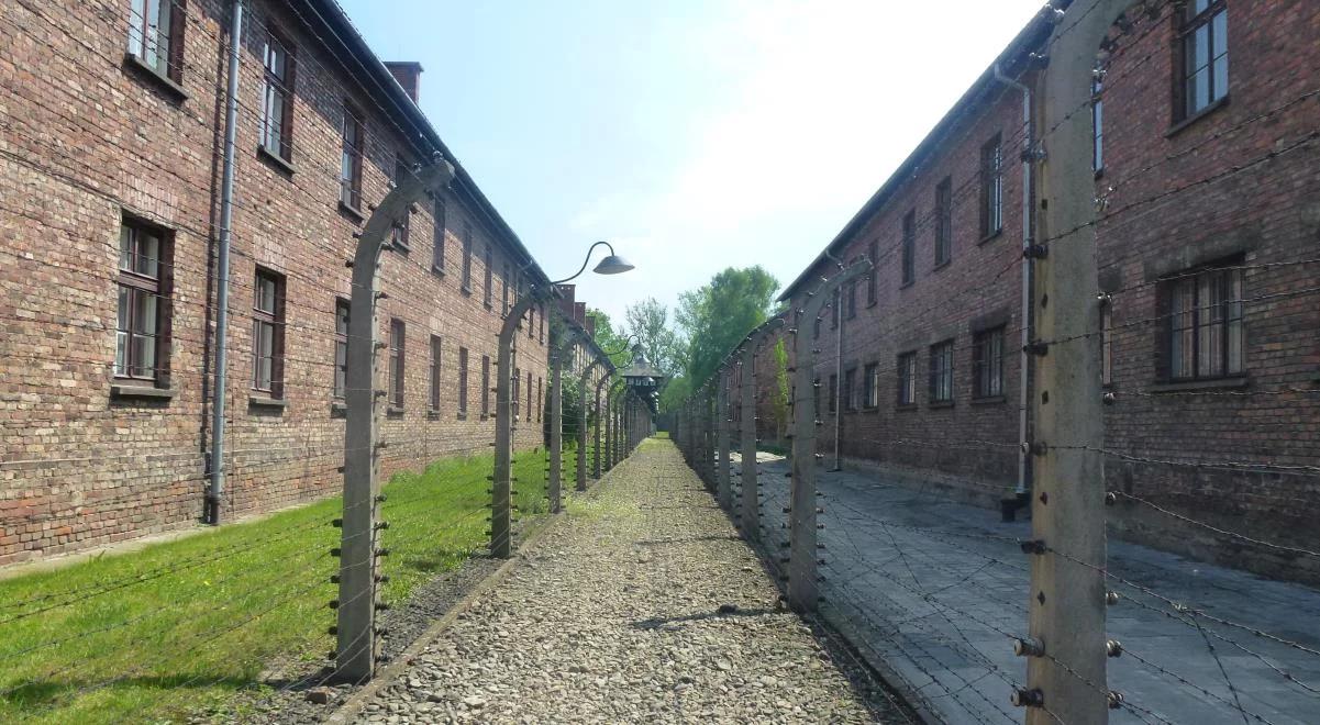 Rocznica pierwszego transportu polskich więźniów do Auschwitz. "Termin "polskie obozy zagłady" powinien być ścigany z urzędu"