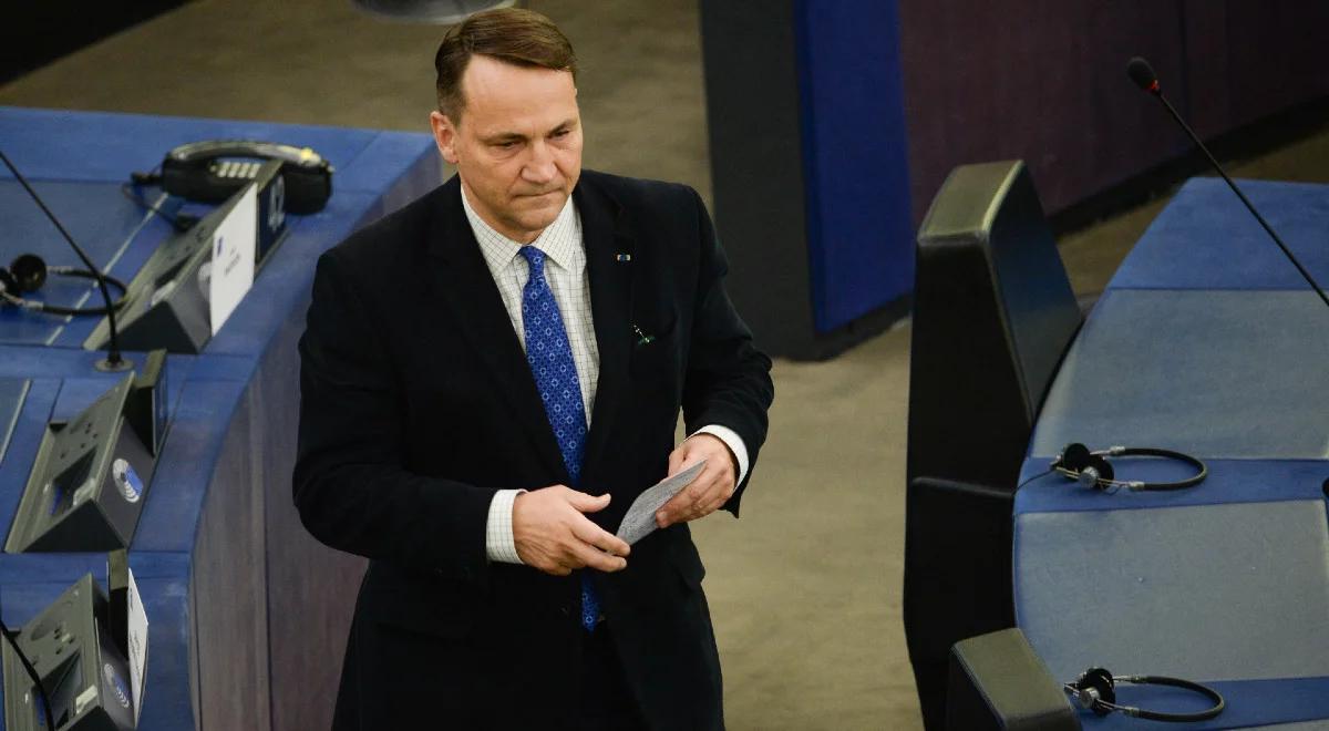 Sikorski na antyrosyjskiej barykadzie EPL. Wcześniej za jego wpisy dziękowała Moskwa