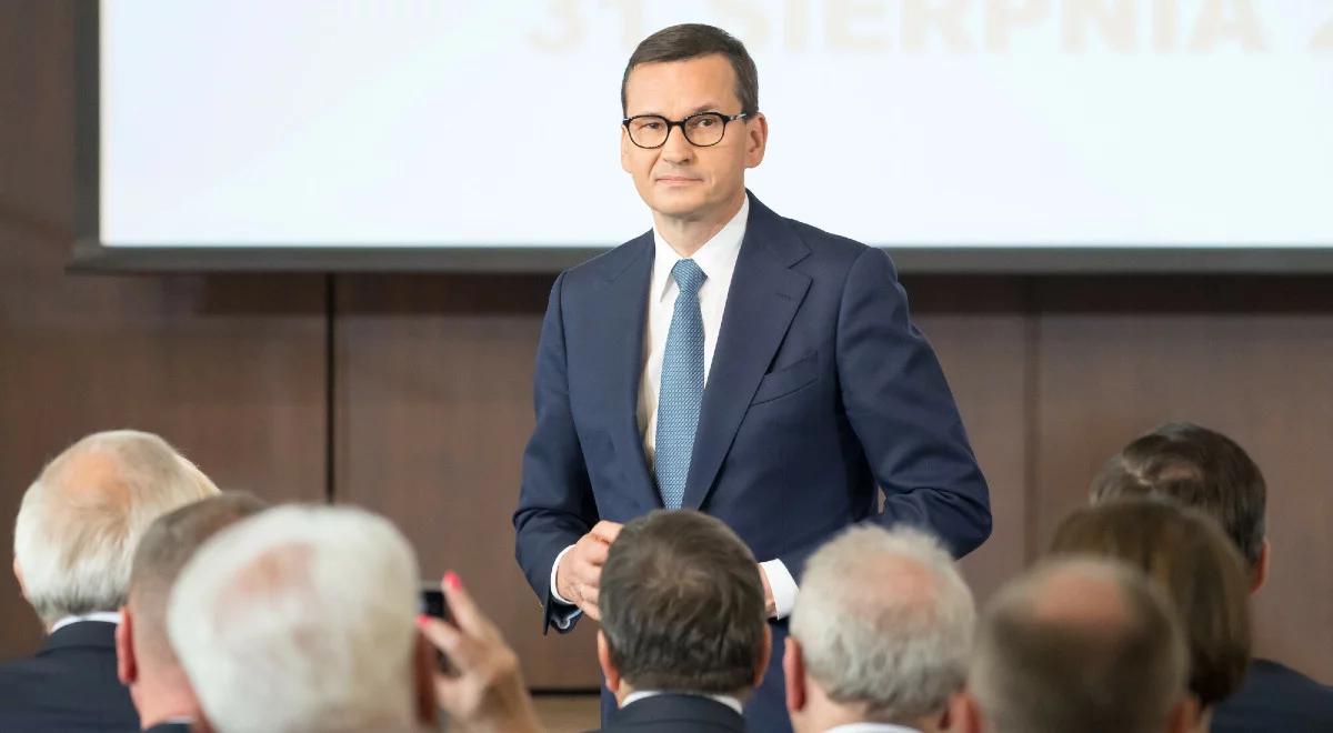 "Spór polityczny w Polsce ewoluuje w stronę wojny totalnej". Premier Morawiecki krytykuje opozycję