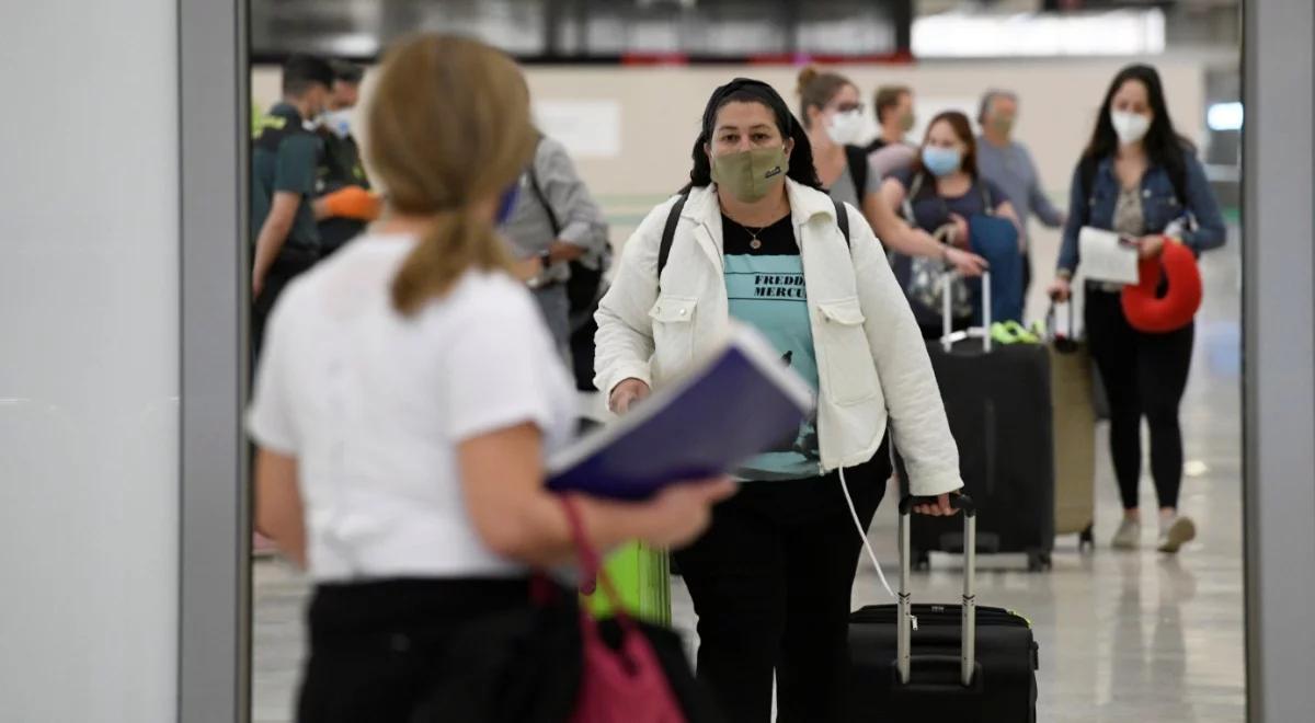 Pandemia COVID-19. Wielka Brytania wprowadza obowiązkową kwarantannę