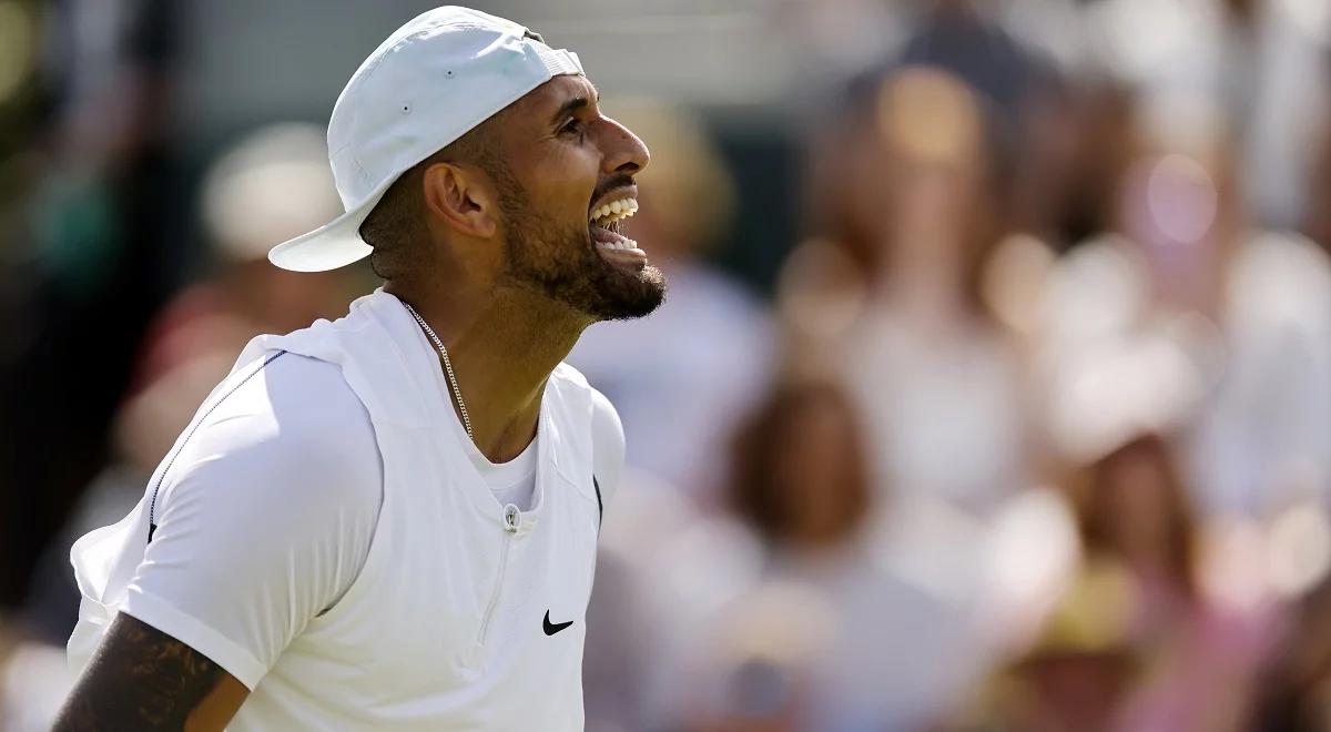 Wimbledon 2022: Nick Kyrgios ukarany za plucie na korcie. Krewki Australijczyk dostanie po kieszeni