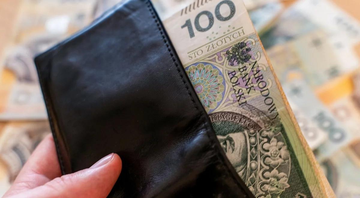 Rząd szykuje groszowe podwyżki pensji? Zostało mało czasu na decyzję