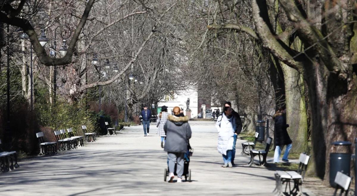 Ostatni weekend zimy z wiosenną pogodą. Jednak IMGW wydał ostrzeżenia