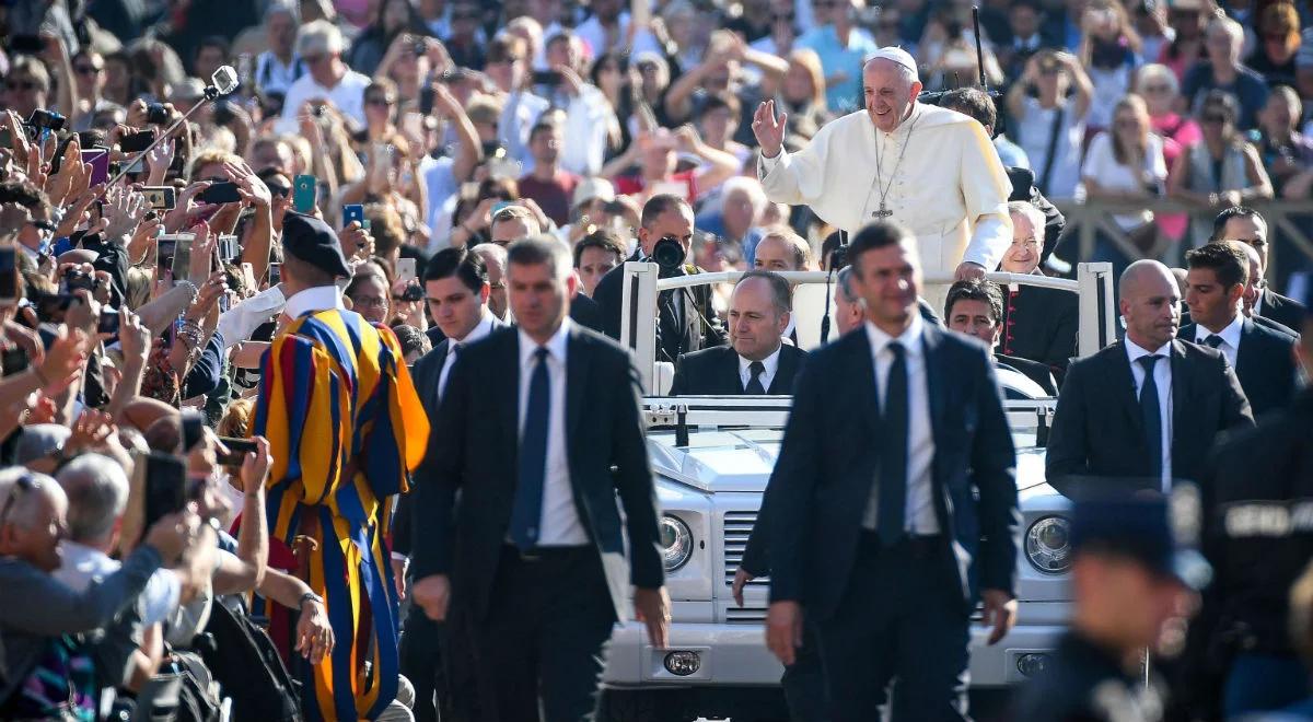 "Przepraszajmy za grzechy". Papież przypomina orędzie z Fatimy