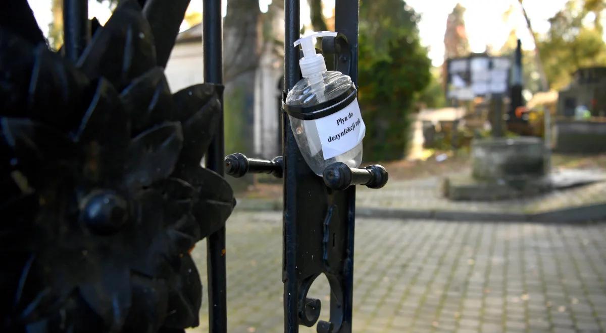 Dostępność cmentarzy w dniu Wszystkich Świętych. W piątek poznamy decyzję rządu
