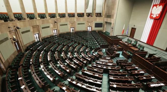Wyjazdy zagraniczne posłów za 1,4 mln złotych