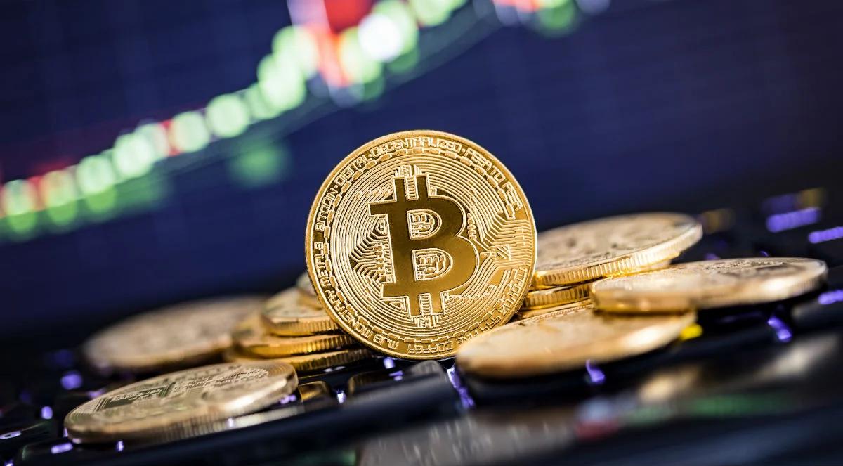 Bitcoin bije kolejny rekord: kosztuje już 28,6 tys. dolarów